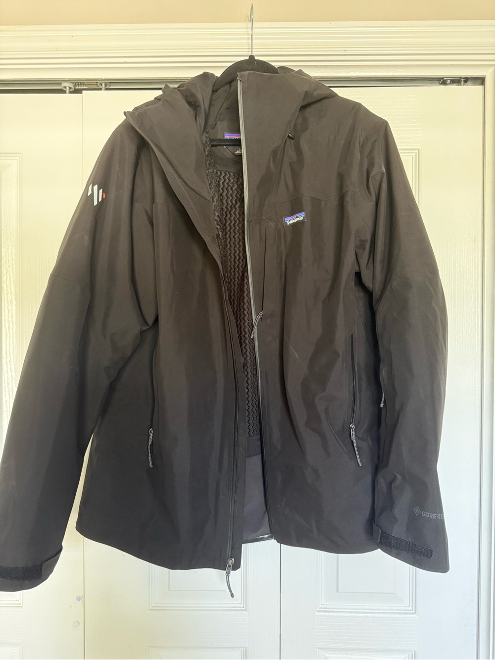 Patagonia Men's Black Hooded Rain Jacket